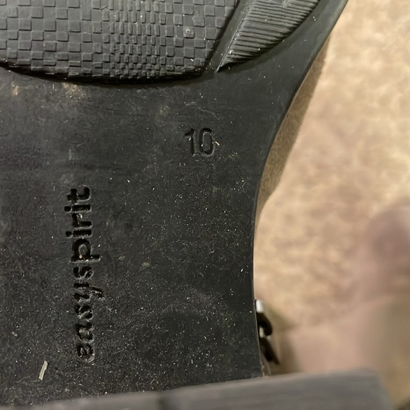 Gray suede easy spirit boots. - Picture 8 of 9